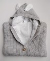 three-star-kombinezon-dzianinowy-dla-niemowlaka-kolor-szary-przyblizenie.jpg