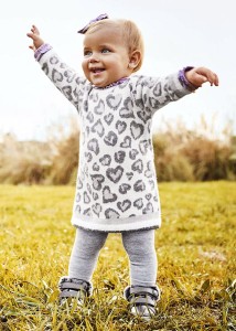 Sukienka Mayoral 2924-80 z nadrukiem serc dla dziewczynki   