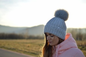 Czapka dla dziewczynki Hosella Jamiks z naturalnym jenotem  