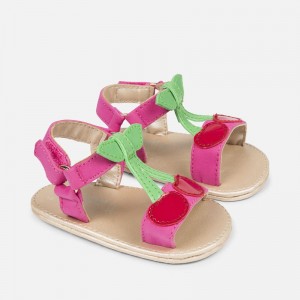 Inspiracje na letnie wyjściowe sandałki dla dziewczynki